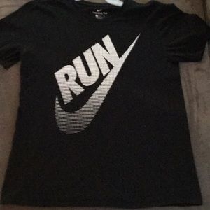Men’s black gently worn Nike run t-shirt